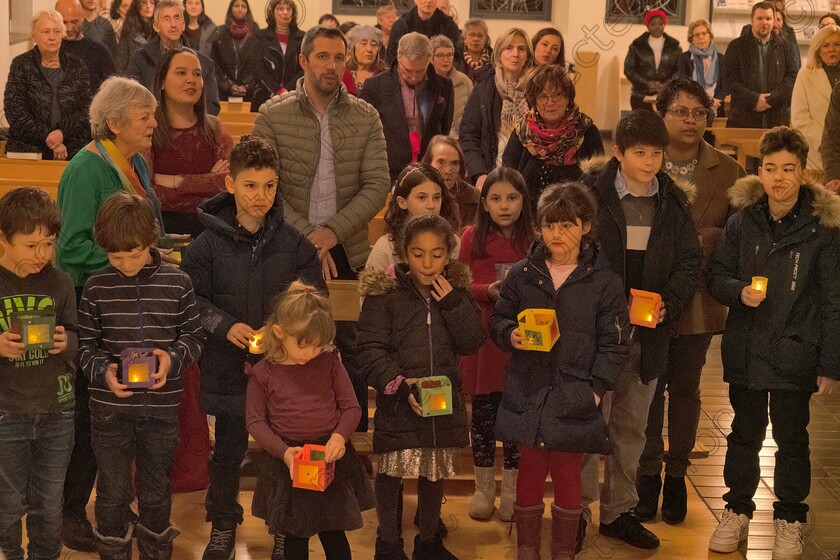 les-enfants-devant-l autel